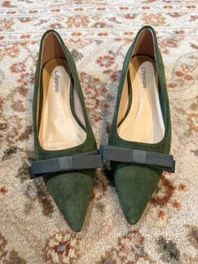 C.Paravano Green Suede Pointed Toe Flats with Bow
New never worn